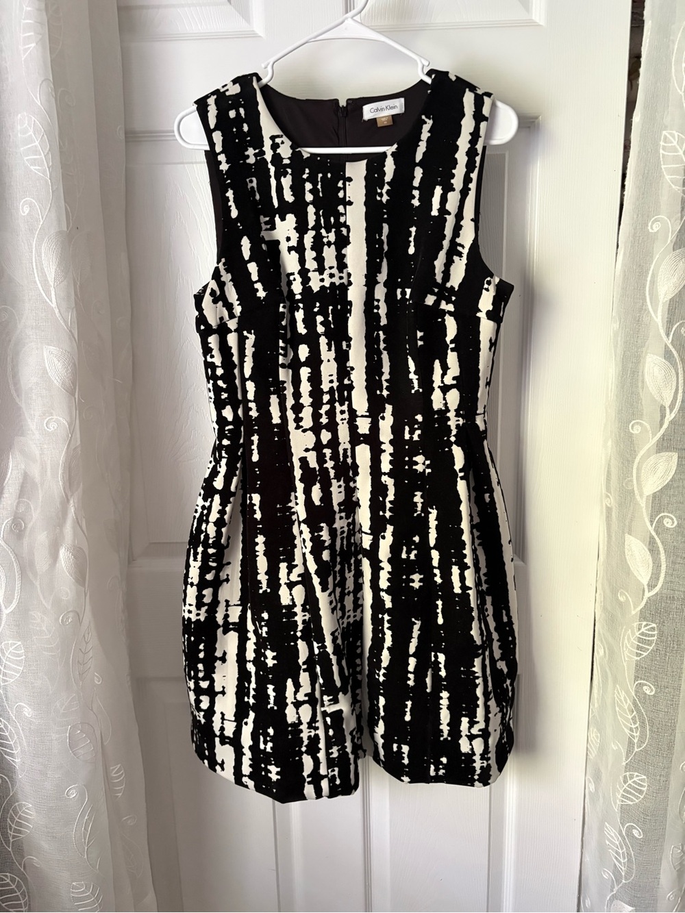 Calvin Klein Sleeveless White Black Velvet mix Cocktail Dress Size 10